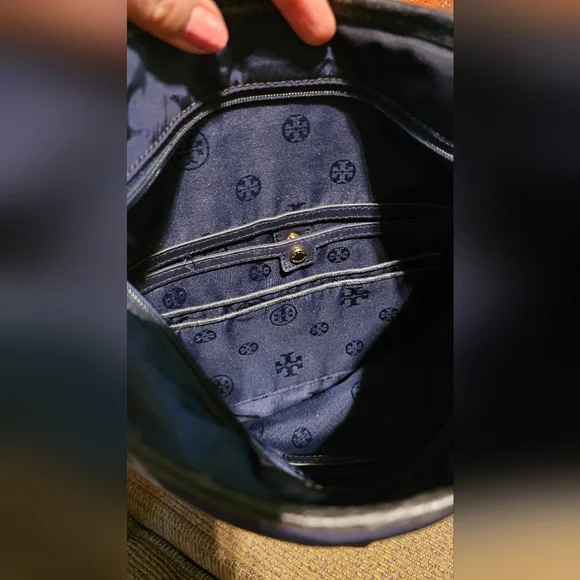 Tory Burch Navy Blue Nylon and leather Crossbody Preloved - Picture 10 of 15